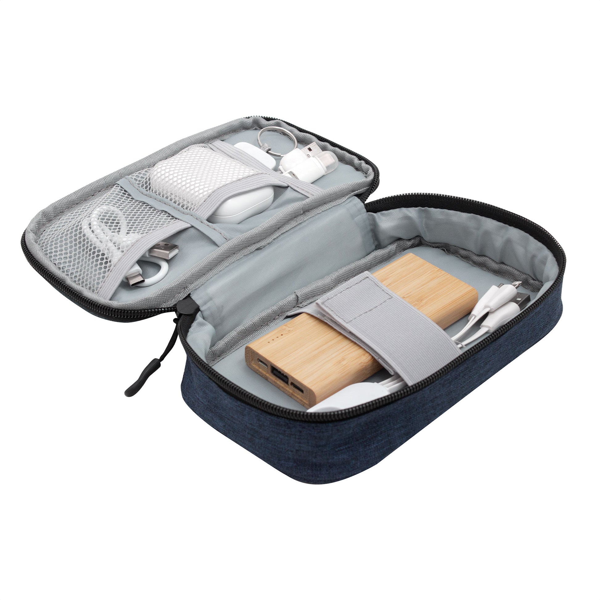 Optimiza la jornada de tu equipo con el Kit Conectividad. Power Bank 13.000 mAh, auriculares BT y HUB 4 en 1. Regalo tecnológico con logo para el Día del Trabajador. ¡Cotiza ahora!