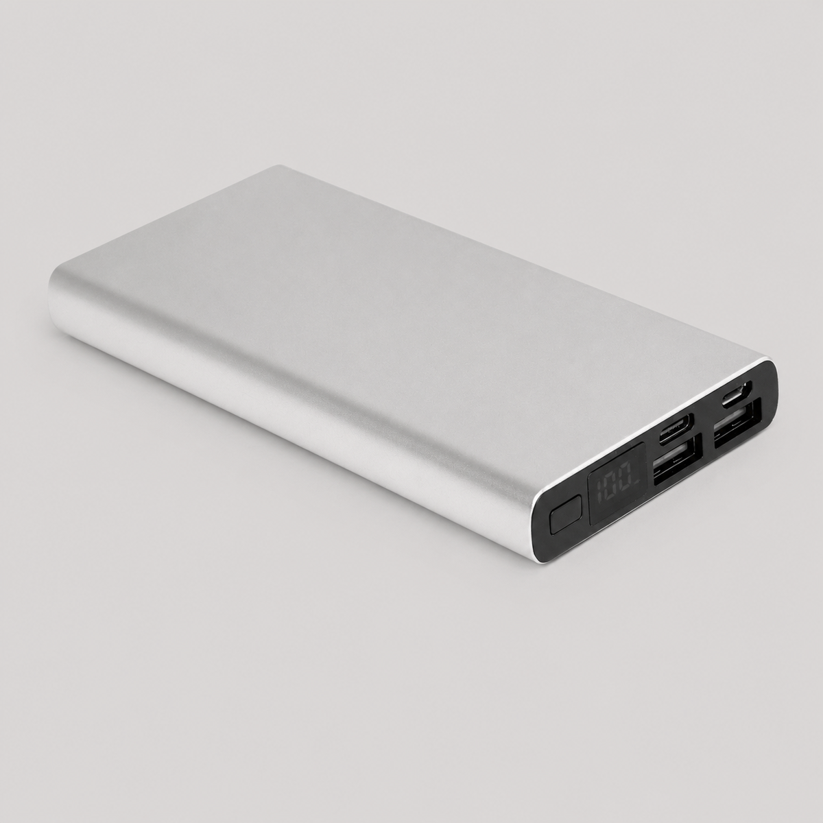 Kit de emergencia con mochila de 18 L, powerbank de 10.000 mAh, linterna LED, manta de polar y cortaplumas multifunción. Un regalo corporativo ideal para enfrentar cortes de energía y situaciones imprevistas.