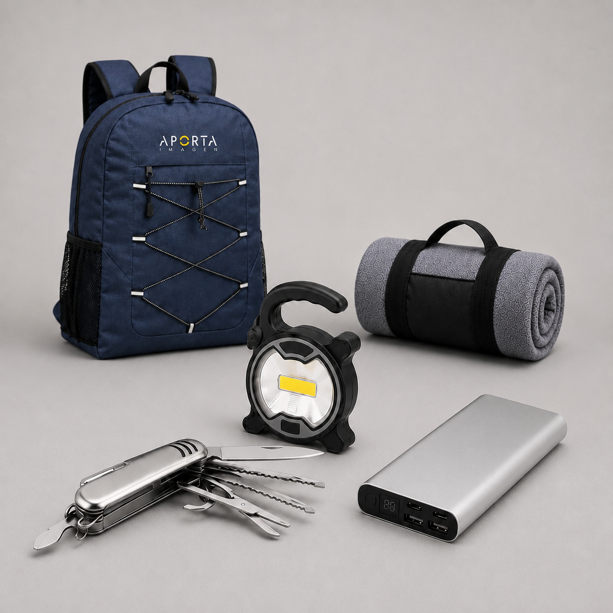 Kit de emergencia con mochila de 18 L, powerbank de 10.000 mAh, linterna LED, manta de polar y cortaplumas multifunción. Un regalo corporativo ideal para enfrentar cortes de energía y situaciones imprevistas.