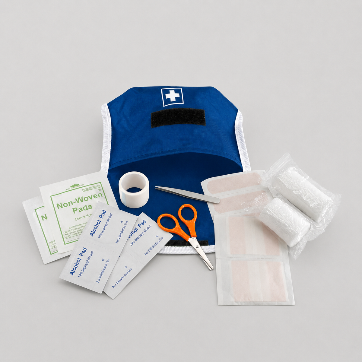 Kit Hogar Preparado con powerbank de 5.000 mAh, termo de acero inoxidable, lámpara LED de emergencia, botiquín de primeros auxilios y mochila personalizada con mensaje o logo corporativo. Un regalo corporativo ideal para promover la seguridad y el bienestar de tus colaboradores.
