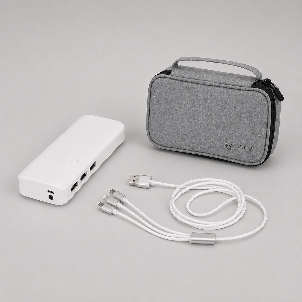 Kit Oficina Preparada con powerbank de 13.000 mAh, organizador de cables y cable multipuerto. Un regalo corporativo ideal para mantener la conectividad y la productividad ante cortes de energía e imprevistos. Cotiza con nosotros!