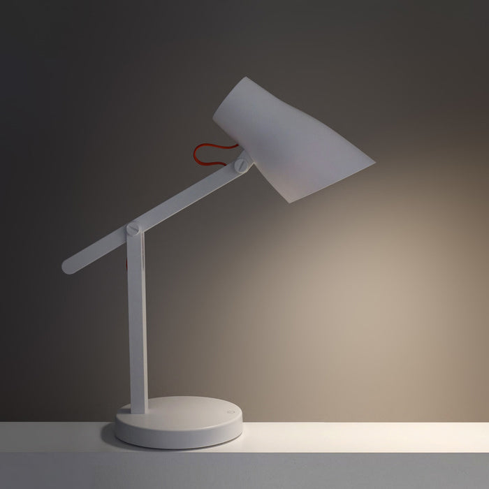 Lámpara LED de escritorio con conexión USB, regulación de intensidad y múltiples modos de luz. Ideal para oficinas, home office y regalos corporativos. Personalizable con logo impreso.