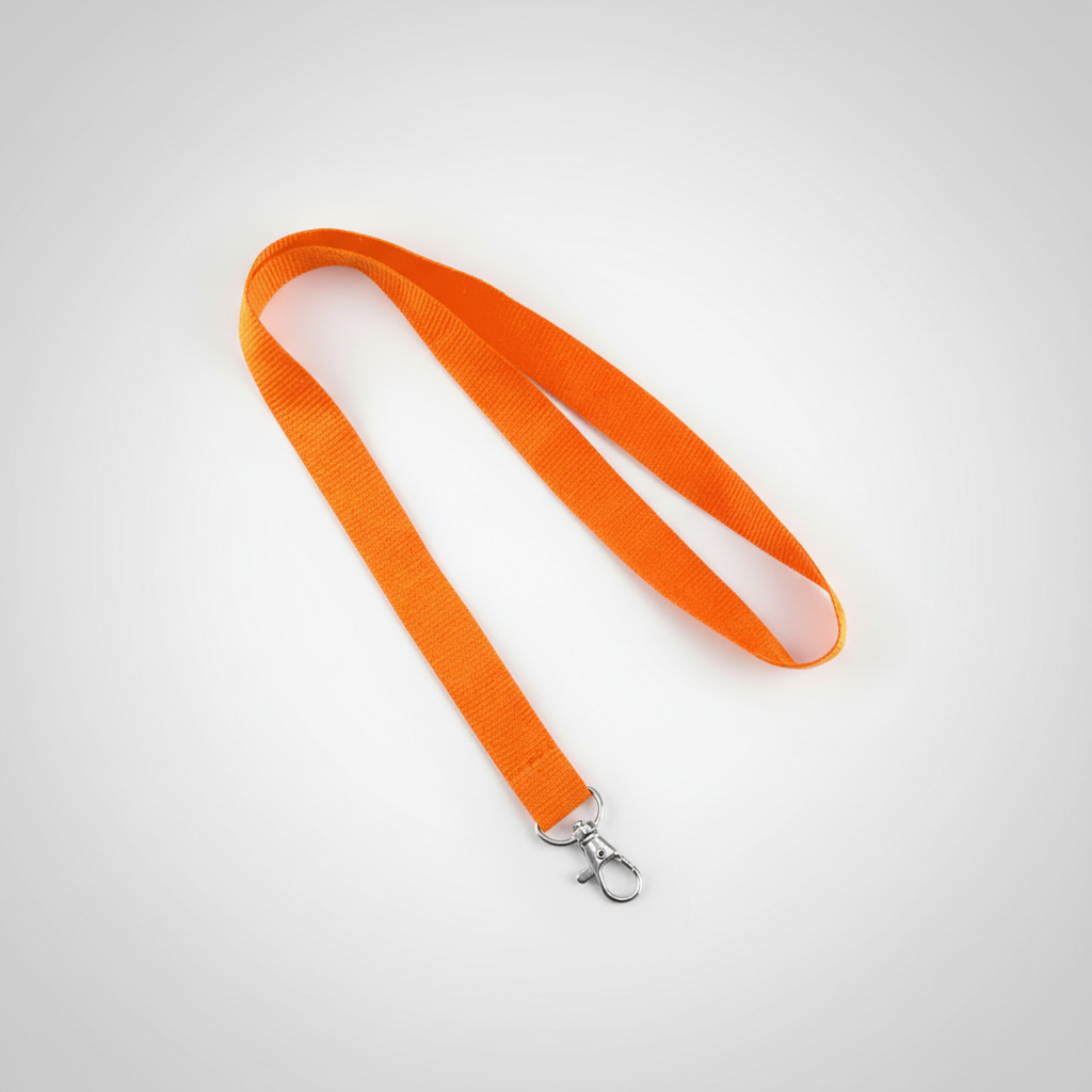 Lanyard porta credencial de poliéster texturado de 2 cm de ancho con mosquetón metálico. Disponible en varios colores y personalizable con logo corporativo.