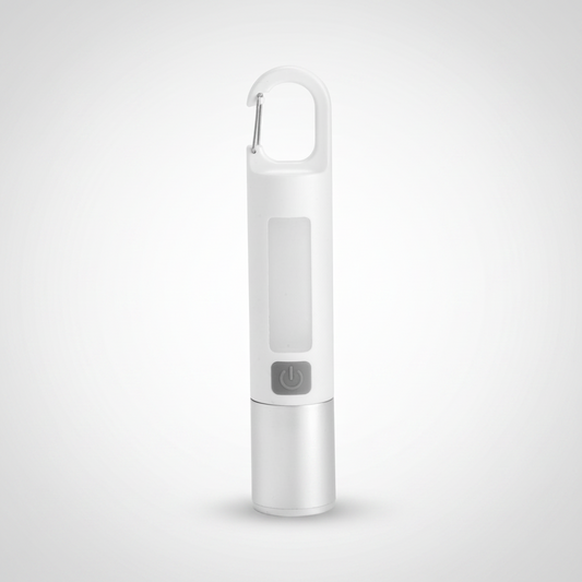 Potente linterna portátil recargable con luz de emergencia. Incluye mosquetón y cable USB. Diseño compacto. El regalo corporativo ideal para outdoor y seguridad. Personalizable. Cotiza aquí.