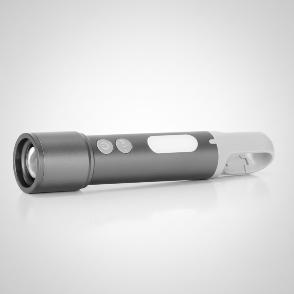 Descubre la linterna táctica recargable de aluminio de 20W y 1000 lúmenes. Con 15 funciones, foco regulable, luz roja lateral, puerto USB-C y kit de filtros de colores. ¡Perfecta para camping, seguridad y emergencias. Ideal para el día del padre. Cotiza con nosotros!