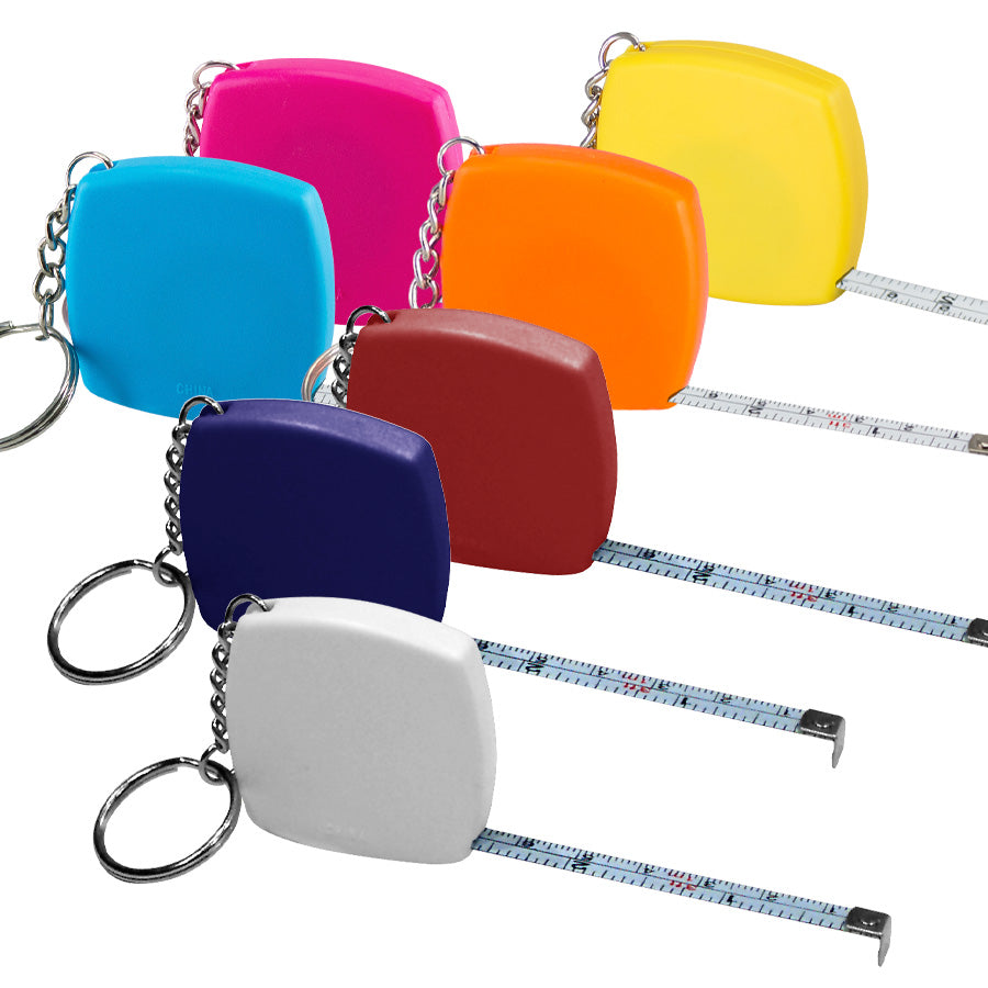 Llavero con huincha de medir metálica rígida de 1 metro, práctico y funcional para uso diario. Disponible en varios colores y personalizado con logo corporativo.