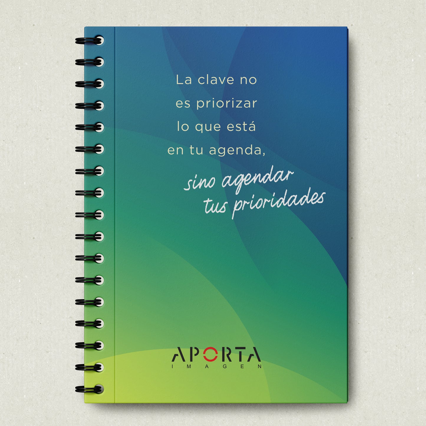 Mejora el bienestar de tus colaboradores con este planner de diseño exclusivo. Herramienta clave para la organización y motivación diaria. Personaliza el éxito de tu empresa este año