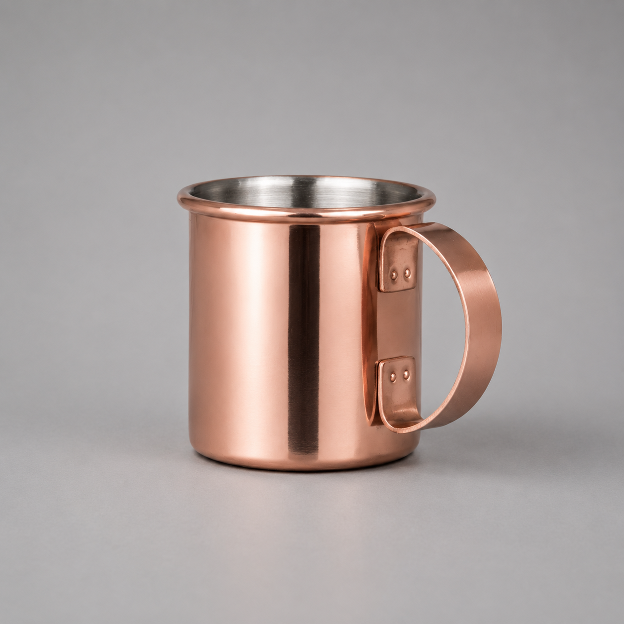 Mini tazón de acero inoxidable color cobre de 60 ml, ideal para shots, whisky o café espresso. Un regalo corporativo original, elegante y personalizable con logo corporativo. Cotiza con nosotros para celebrar el Día de la Minería.