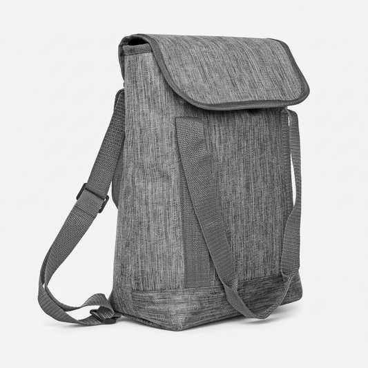 Mochila térmica corporativa de 12 litros con interior acolchado, división ajustable y espacio para botella térmica. Personalizable con logo bordado o impreso. Ideal para merchandising empresarial y regalos corporativos.