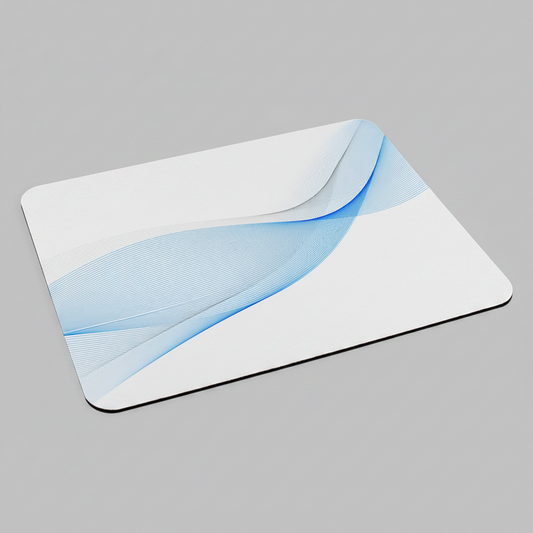 Mouse pad sublimable de alta calidad con superficie blanca para impresión personalizada con logo corporativo y base antideslizante negra. Ideal para regalos corporativos.