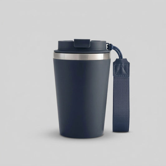 Mug de doble pared con seguro antiderrame, asa colgante y capacidad de 350ml. Regalo corporativo premium para el Día del Trabajador. Disponible en azul y gris claro.