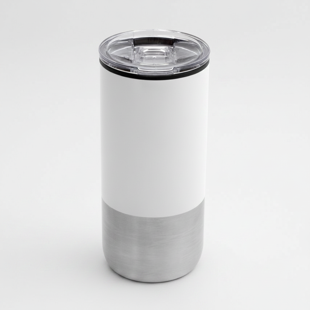 Mug 500ml con interior plástico y exterior de acero inoxidable. Tapa transparente a presión y base antideslizante. Logo impreso o grabado. Mínimo 100 unidades.