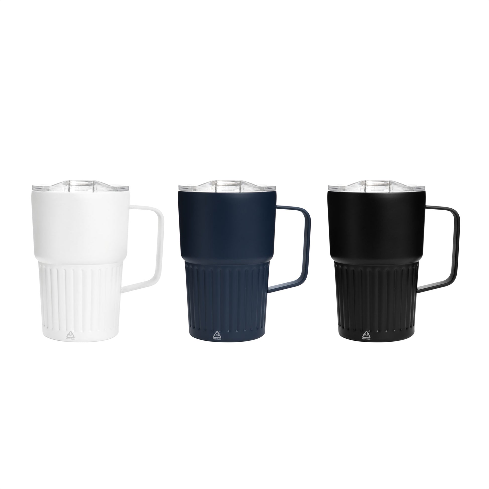 Disfruta de la comodidad de este mug, cuenta con doble pared y sellado al vacío para asegurar que tu bebida mantenga su temperatura ideal durante horas (bebidas frías por 24 horas y calientes por 12 horas gracias a la tecnología vacuum) 
Fabricado en acero inoxidable garantizando durabilidad.
Asa metálica robusta para un manejo seguro y tradicional.
Pintura con acabado semi mate y parte inferior texturada para un mejor agarre y estabilidad.
Tapa de poliestireno a presión con anillo de silicona.