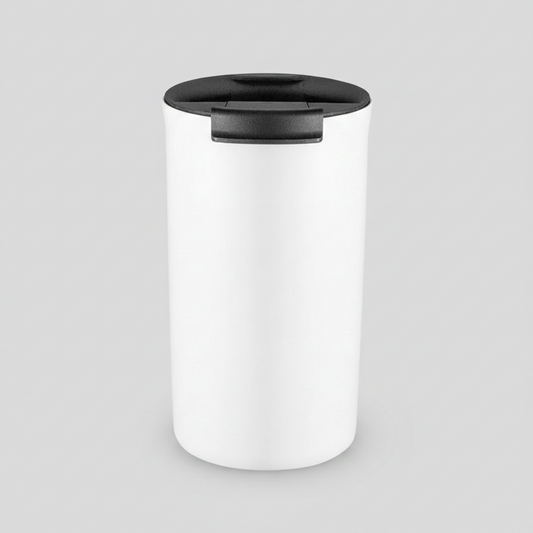 "Conserva tu café caliente por 12h con nuestra taza térmica de 500ml. Acero inoxidable, tapa antivuelco y base antideslizante. Personalízala con tu logo. ¡Calidad premium para tu día a día o regalos corporativos!"