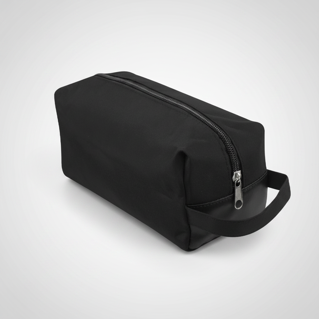 Neceser rectangular de microfibra personalizado con logo impreso. Diseño elegante con terminaciones en símil cuero negro. Cotiza con nosotros el regalo para tu equipo.