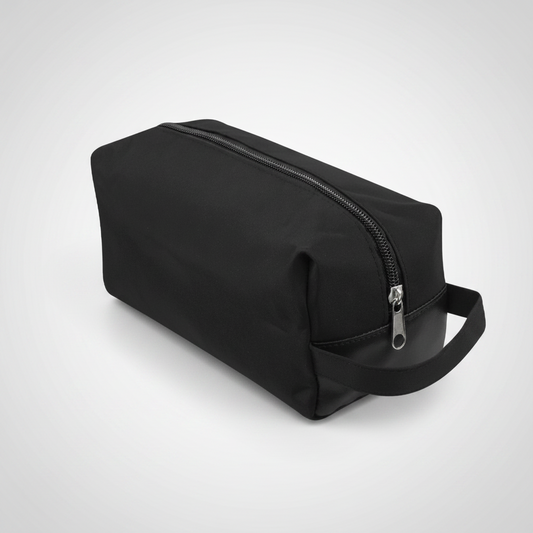 Neceser rectangular de microfibra personalizado con logo impreso. Diseño elegante con terminaciones en símil cuero negro. Cotiza con nosotros el regalo para tu equipo.