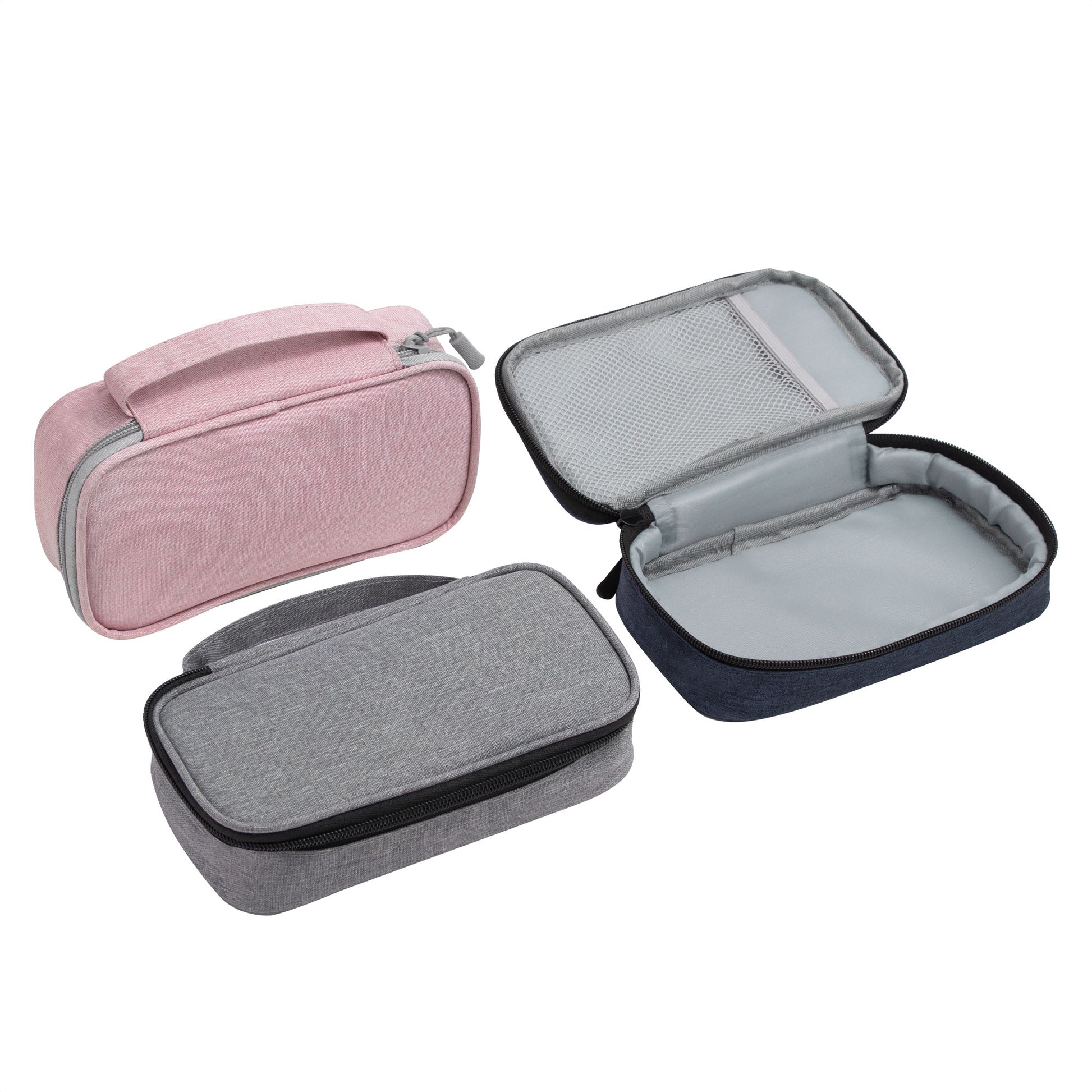 Neceser corporativo acolchado en polyester con logo impreso. Práctico, resistente y en 3 colores. Ideal para viajes de negocios o eventos.. El regalo corporativo ideal para el Día de la Madre. Incluye bolsa de organza y tarjeta de saludo. ¡Cotiza!