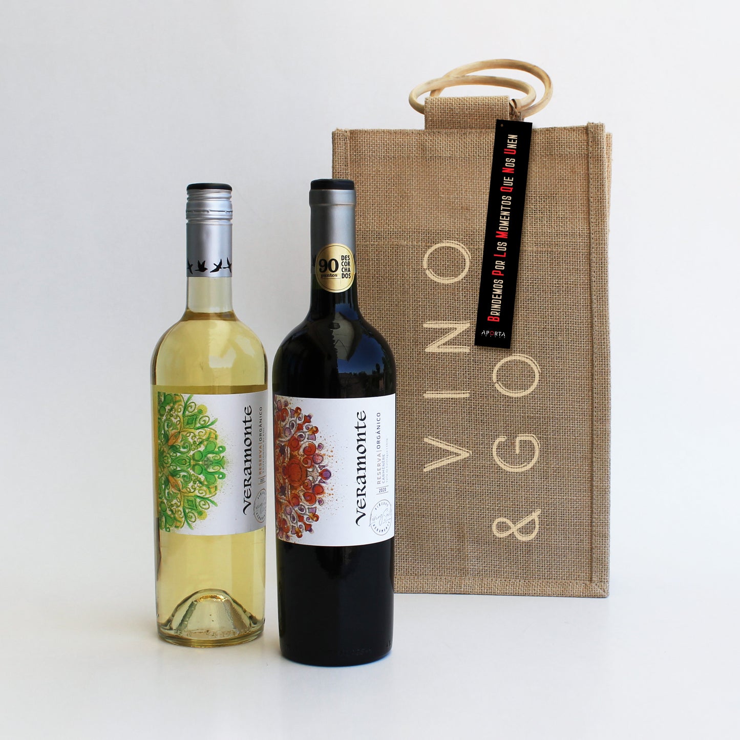 Dupla de Vinos Veramonte Orgánicos (750cc) en elegante bolsa de yute con asa de caña. El regalo corporativo sustentable ideal para el Día del Trabajador. ¡Personaliza tu bolsa!