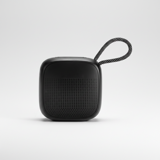 Parlante ejecutivo con múltiples modos: Bluetooth, Radio FM y Auxiliar. Estructura robusta, carga USB-C y 5W de potencia real, con base antideslizante. Ranura para tarjeta TF (Micro SD). La mejor relación calidad-precio para regalos corporativos por volumen. ¡Cotiza aquí!