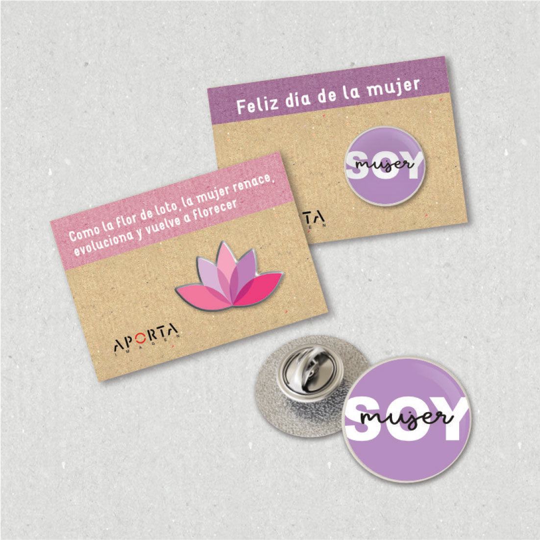 Pines para el Día de la Mujer con soporte de tarjeta y logo. Ideales para eventos y regalos empresariales. Calidad premium, diseño alusivo y personalización total.