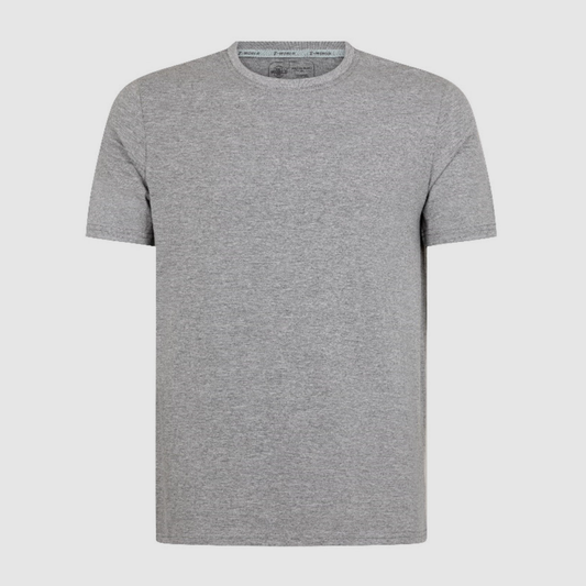 Polera soft confort hombre manga corta con protección UV y solidez de color. Personalizable con bordado o impresión. Pedido mínimo 50 unidades.