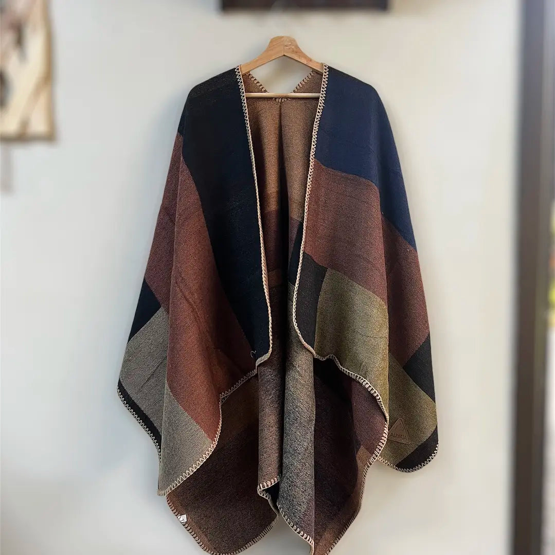 Ruanas vintage en alpaca y algodón, tejidas a mano. Versátiles y elegantes. Regalo corporativo premium personalizable.