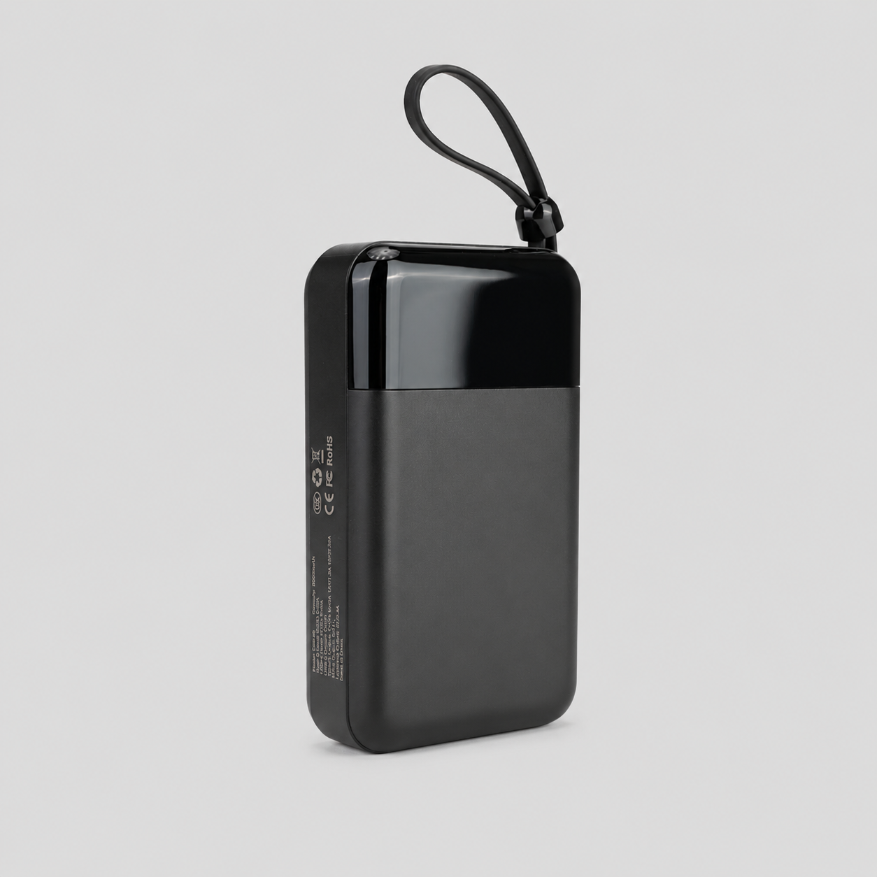 Power Bank Deluxe de 20.000 mAh con pantalla digital, cables integrados para Micro USB, Tipo C y iPhone. Un regalo corporativo tecnológico, práctico y personalizable con logo.
