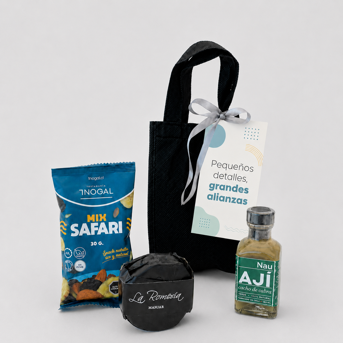 El regalo corporativo ideal para celebrar el Día del Padre. Sorprende a tus colaboradores con ají cacho de cabra Nau, alfajor La Romería y frutos secos 7Nogal. ¡Incluye tarjeta con tu logo!