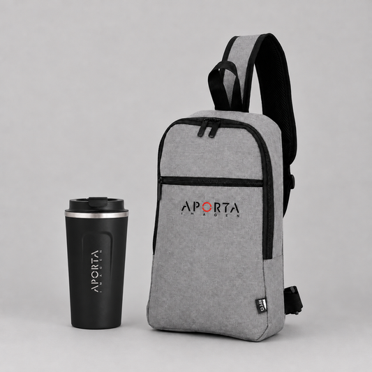 Regalo corporativo con bandolera y mug térmico, ideal para colaboradores y clientes. Personaliza con tu logo y cotiza para tu empresa en Aporta Imagen.