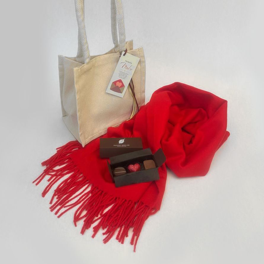 Celebra a mamá con distinción: Manta de cashmere y bombones Damien Mercier en bolso de juco. Un regalo corporativo premium que une calidez y sabor. Cotiza con nosotros