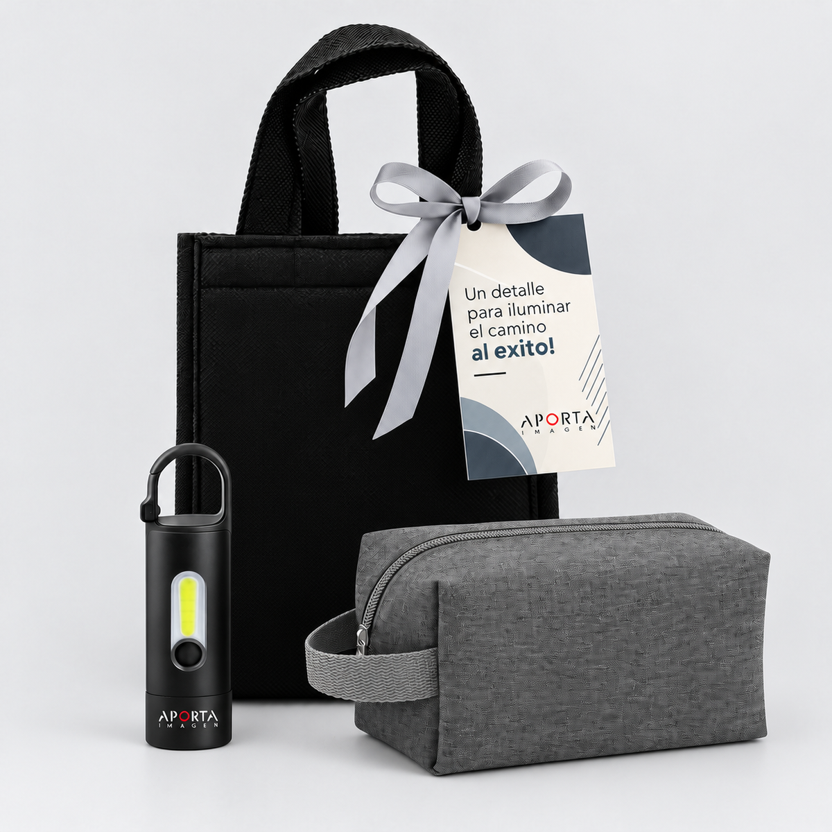 Regalo corporativo práctico con linterna recargable y necessaire, ideal para viajes, actividades al aire libre y uso diario. Personaliza con tu marca.