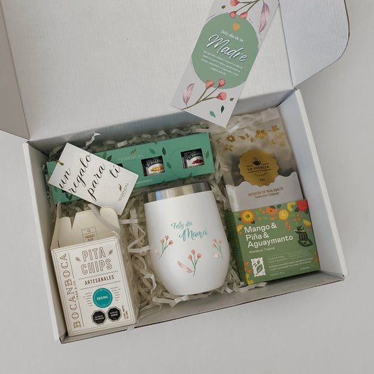 Eleva tus regalos corporativos con el Pack Gourmet Día de la Madre: infusiones de alta gama La Fidelia, mermeladas St. Dalfour, pita chips y mug térmico personalizado. Calidad premium con logo y tarjeta de saludo. ¡Cotiza hoy!