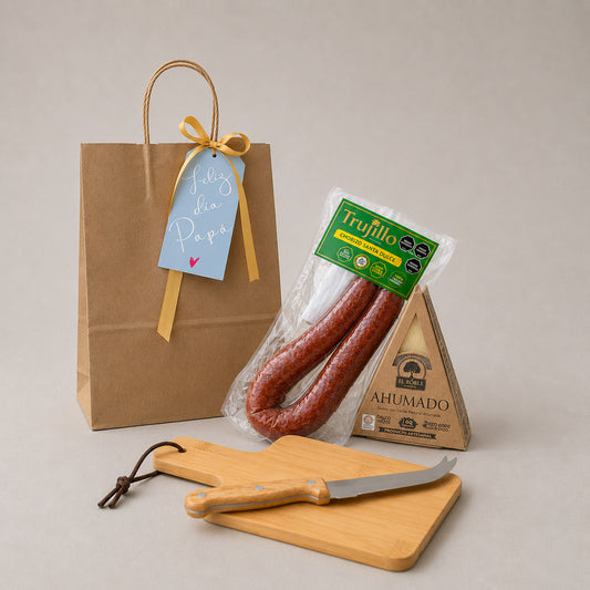 Tabla gourmet con queso ahumado, chorizo, sarta  cuchillo de acero inoxidable y tabla de madera grabada para regalo corporativo premium.
