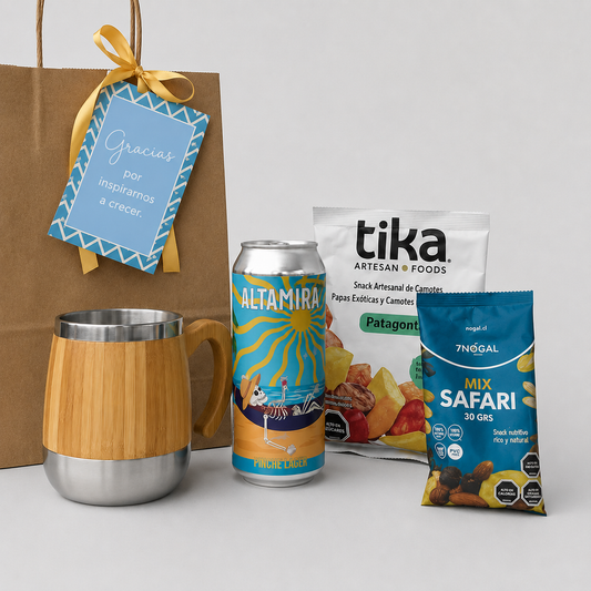 Un detalle corporativo ideal para el relajo de tus colaboradores. Kit gourmet con cerveza Altamira, tazón de bambú y snacks seleccionados. Presentado en bolsa papel kraft, tarjeta de saludo con logo corporativo.