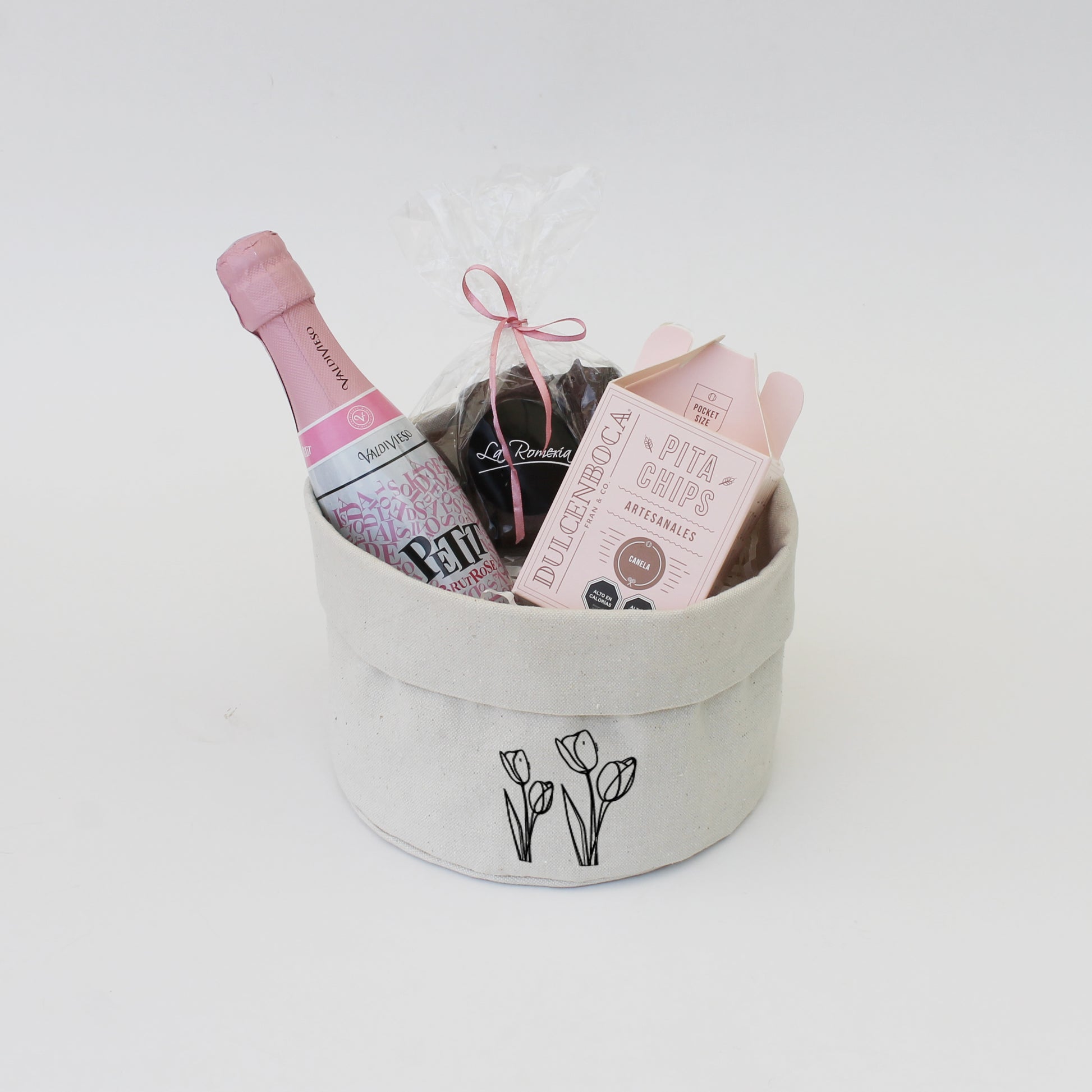 Cesta de crea con espumante Rosé Valdivieso 187cc, Pita Chips Bocanboca y malvas La Romería. Con celofán y tarjeta personalizada. Mín. 20 unidades.