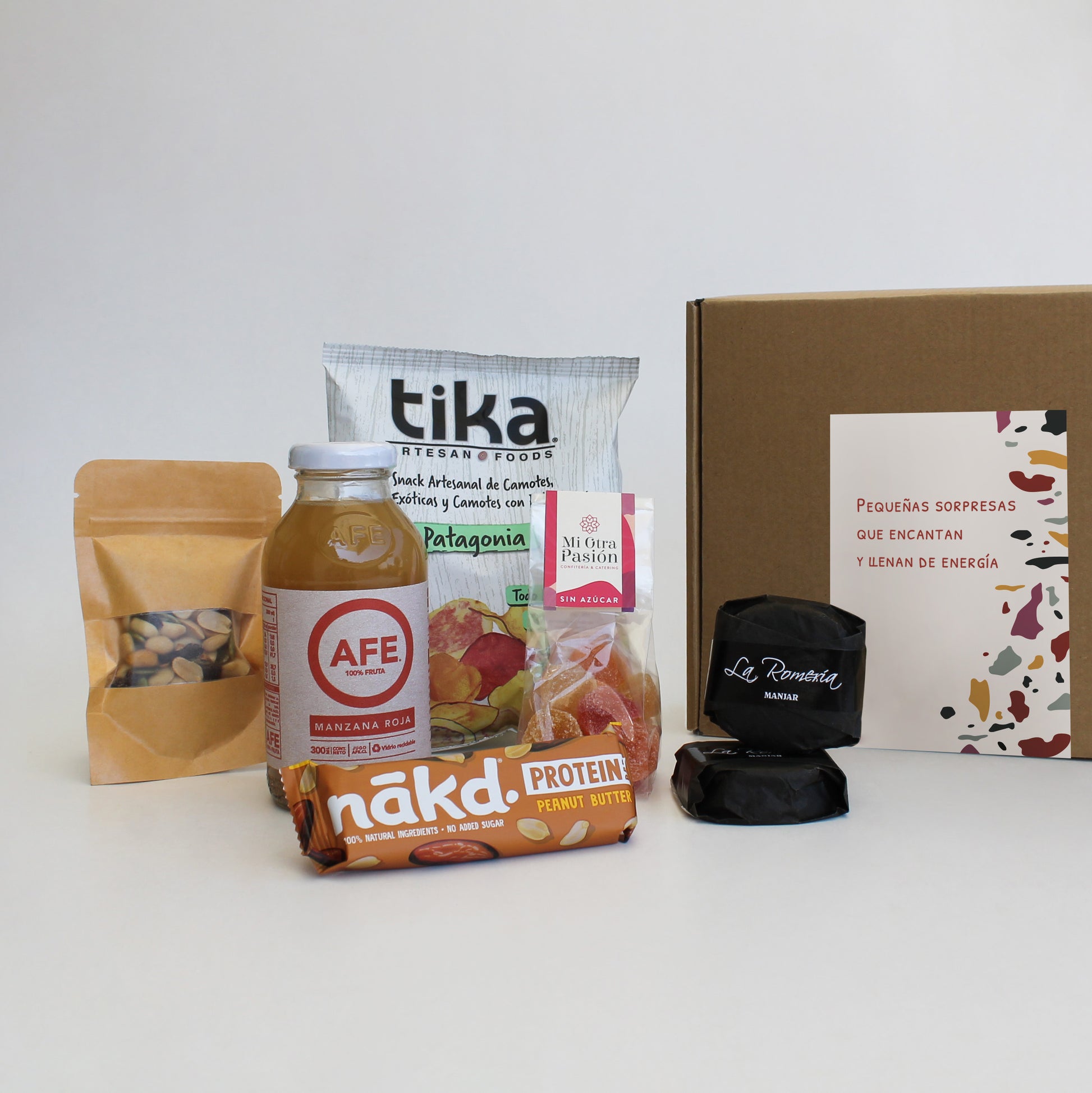 Demuestra tu gratitud y motiva a tus colaboradores con esta caja gourmet saludable y deliciosos snack. Un detalle pensado para cuidar y energizar a tu equipo. Ideal para regalos de empresa para este año.