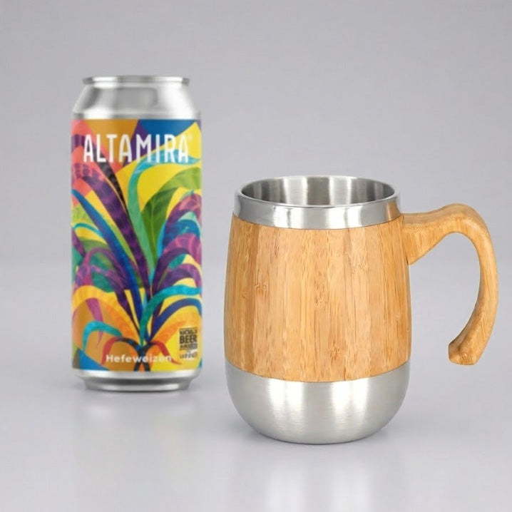 Sorprende a tus colaboradores con este regalo. Exclusivo jarro de bambú con interior inoxidable y cerveza artesanal Altamira en bolsa de regalo. Presentación: Bolsa, cinta decorativa y tarjeta de saludo corporativo.