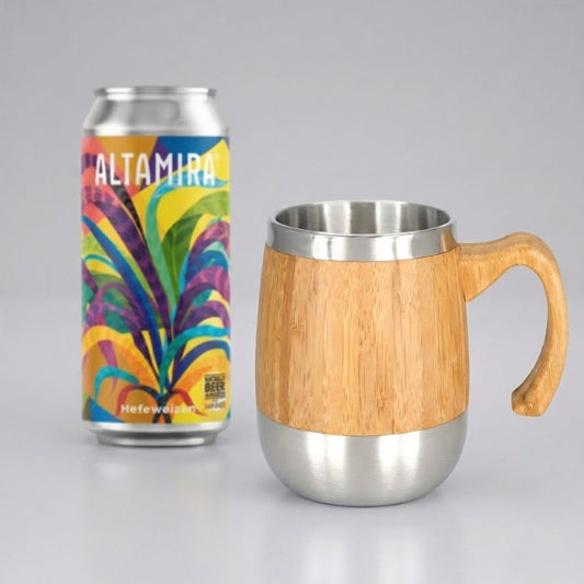Sorprende a tus colaboradores con este regalo. Exclusivo jarro de bambú con interior inoxidable y cerveza artesanal Altamira en bolsa de regalo. Presentación: Bolsa, cinta decorativa y tarjeta de saludo corporativo.