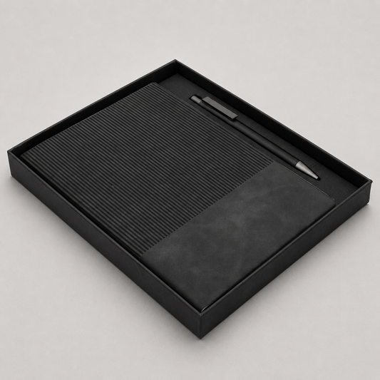 Celebra el Día del Profesor con un regalo corporativo que incluye agenda y bolígrafo de aluminio. Un detalle práctico para reconocer y agradecer. Cotiza en Aporta Imagen.