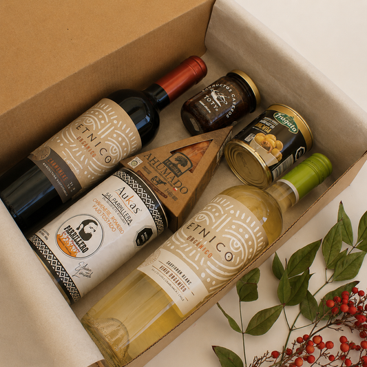 Vinos Etnico Orgánicos, Sal de Atacama, Queso Ahumado El Roble y pastas Toty. El regalo gourmet ideal para el Día del Trabajador. ¡Personaliza con tu logo!