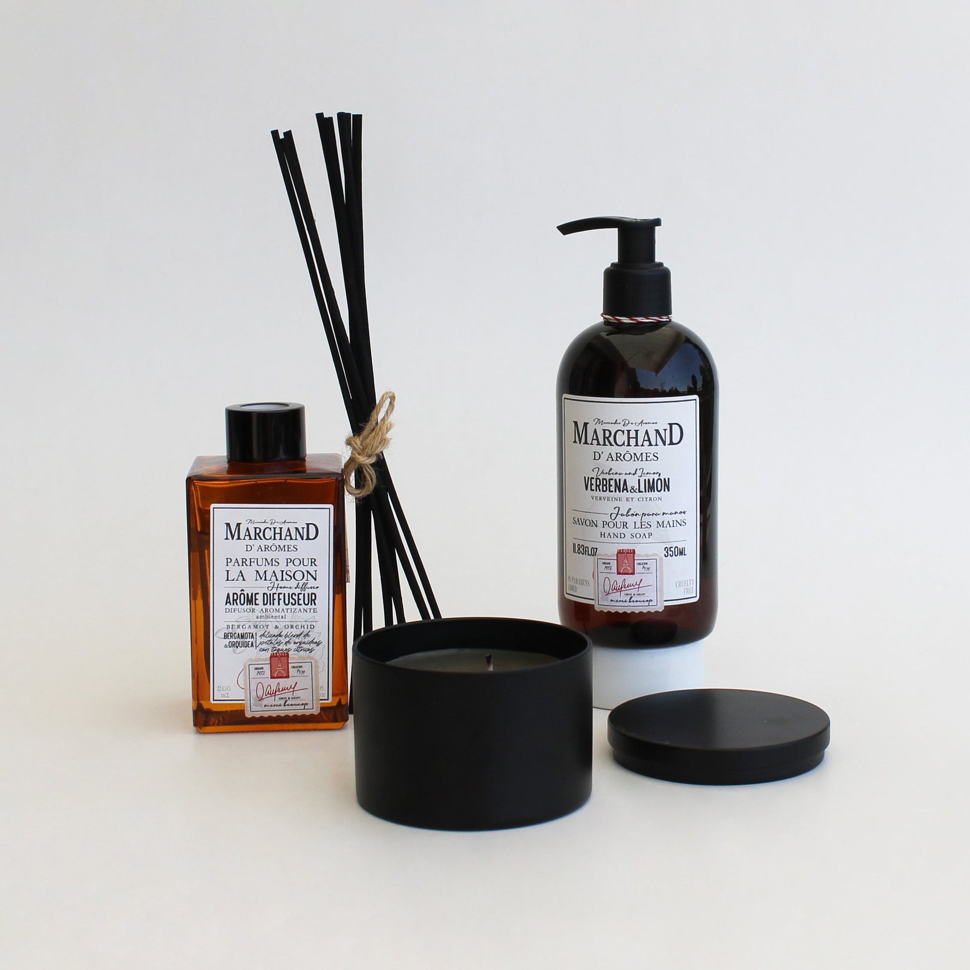 Elegante set con difusor aromático, jabón líquido y vela perfumada. Un regalo corporativo que aporta imagen, bienestar y crea ambientes acogedores.