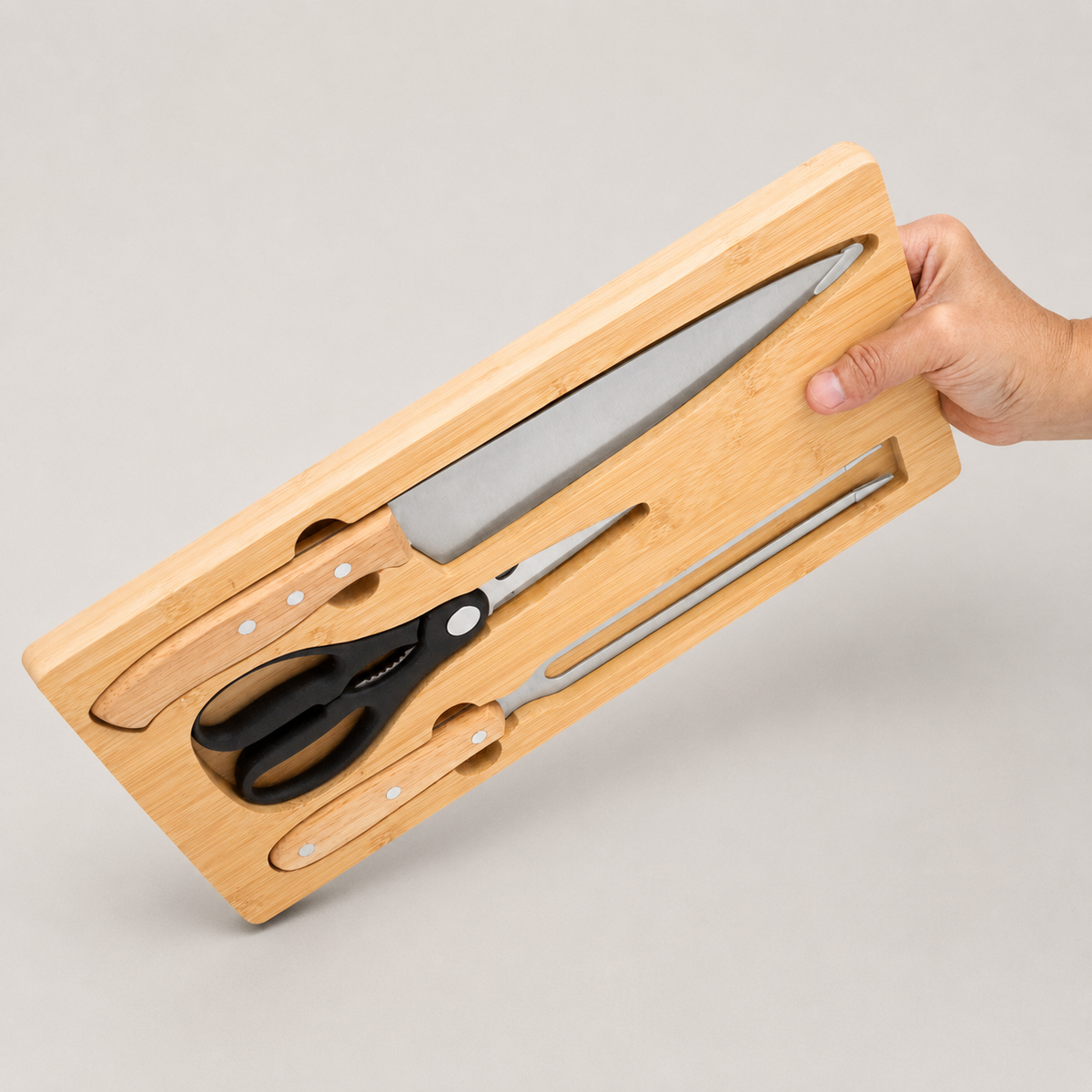 Celebra Fiestas Patrias con un set de asado imantado, tabla de bambú y utensilios. Un regalo corporativo práctico para colaboradores y clientes. Cotiza en Aporta Imagen.
