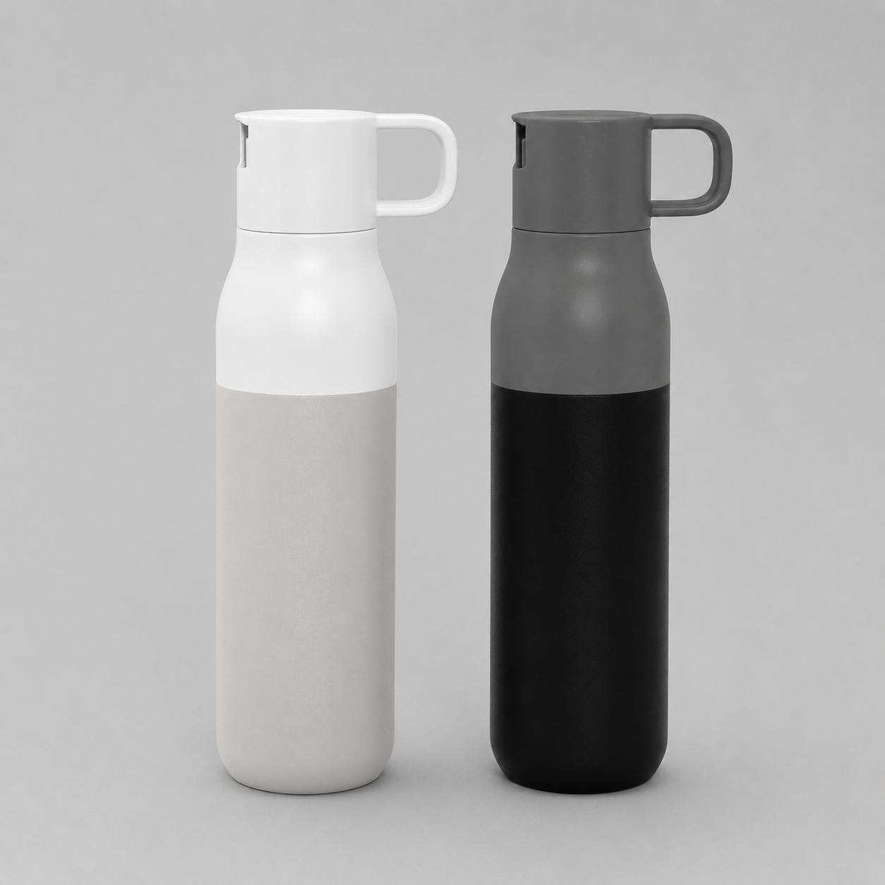 Set de botella térmica de 500 ml con doble pared de acero inoxidable y dos tapas intercambiables. Mantiene bebidas calientes hasta 8 horas y frías hasta 12 horas. Ideal como regalo corporativo.