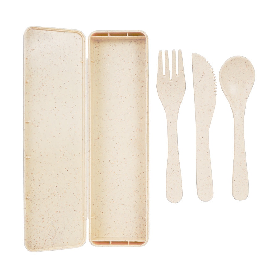 Set de 3 cubiertos en estuche, fabricados con material sustentable que reduce la huella de Carbono en nuestro planeta. Contiene: Tenedor, Cuchillo, Cuchara.