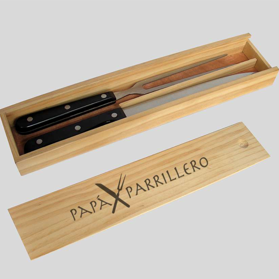 Juego de cuchillo y trincheta en caja de madera con impresión o grabado opcional. El regalo parrillero ideal para el Día del Padre.