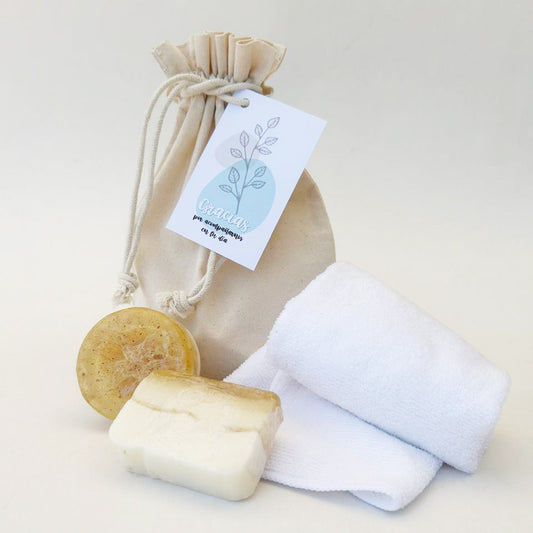Sorprende con un kit de autocuidado único. Incluye jabón de lufa exfoliante, jabón aromático a elección y toalla en bolsa de algodón. ¡Personaliza tu tarjeta y cotiza hoy!
