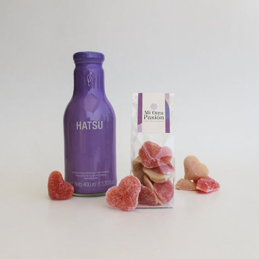 Set con té helado Hatsu y deliciosas gomitas con forma de corazón. Un regalo corporativo simple y especial para transmitir cercanía, valoración y buenos deseos.