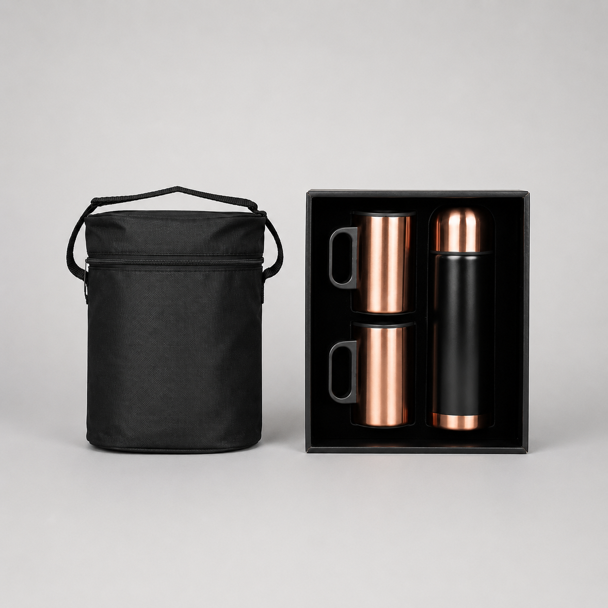 Set térmico con termo de 500 ml, dos tazones de 250 ml con detalle color cobre y bolso de transporte. Un regalo corporativo elegante, funcional y personalizado para cualquier ocasión. Cotízalo para este Día de la Minería