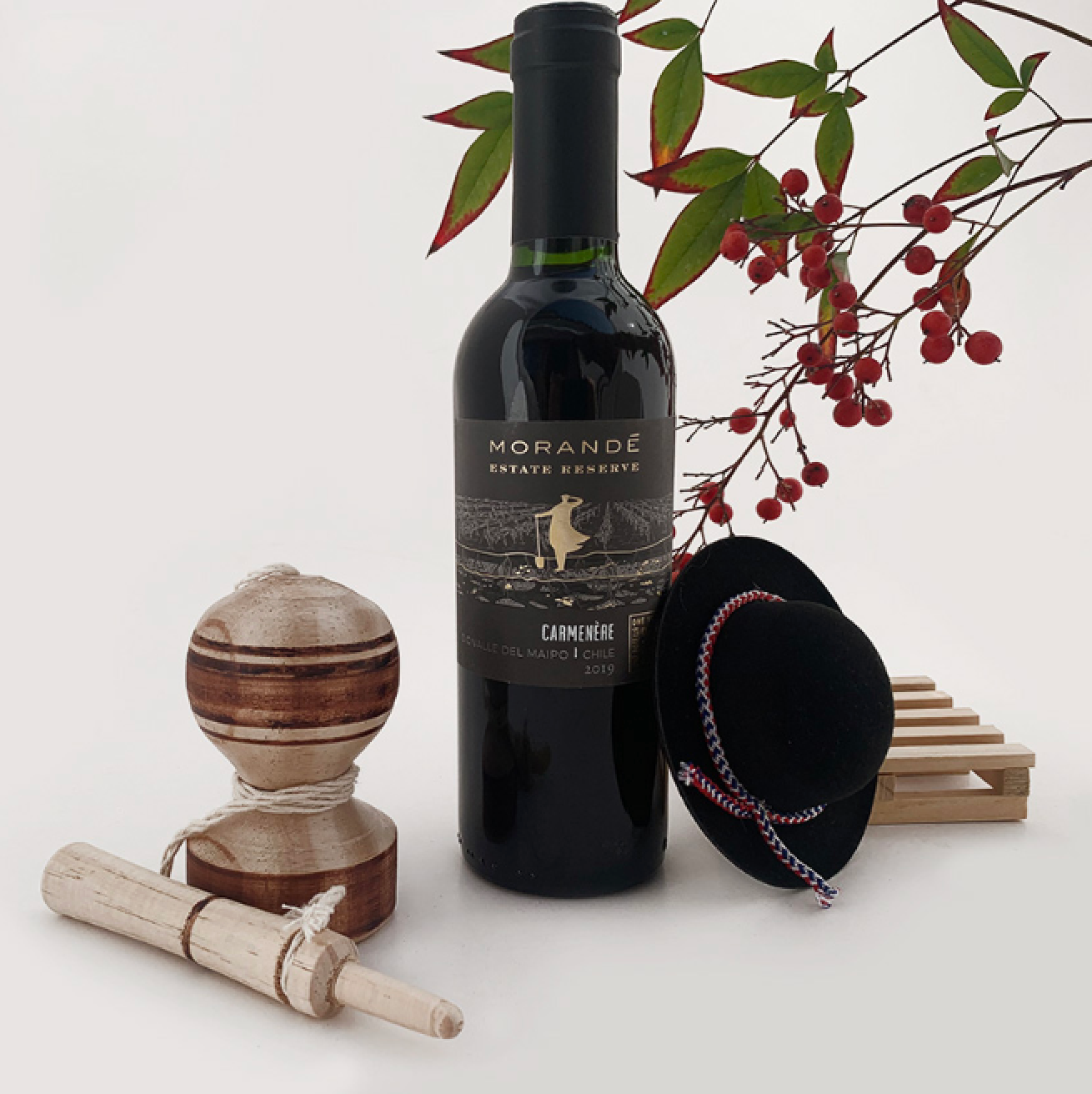 Set con vino Gran Reserva y emboque de madera, un clásico juego tradicional chileno. Un regalo corporativo que combina entretención, tradición y momentos para compartir.