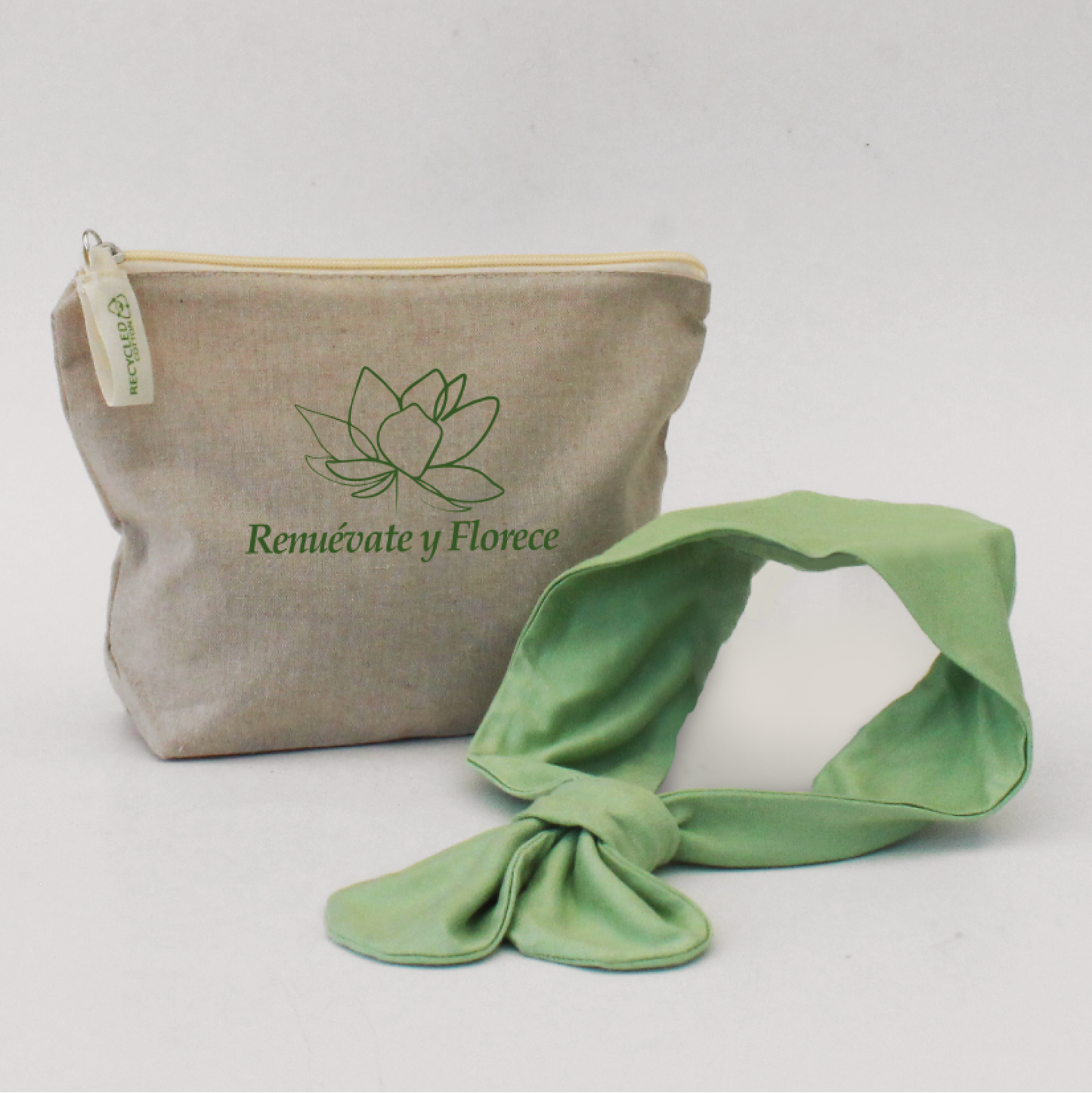 Regala bienestar consciente: Necessaire de algodón reciclado personalizado y cintillo de tela modal. El set de skincare ideal. ¡Cotiza hoy!